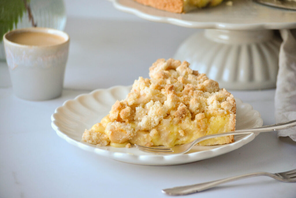 einfacher Apfelkuchen mit Pudding und Streusel