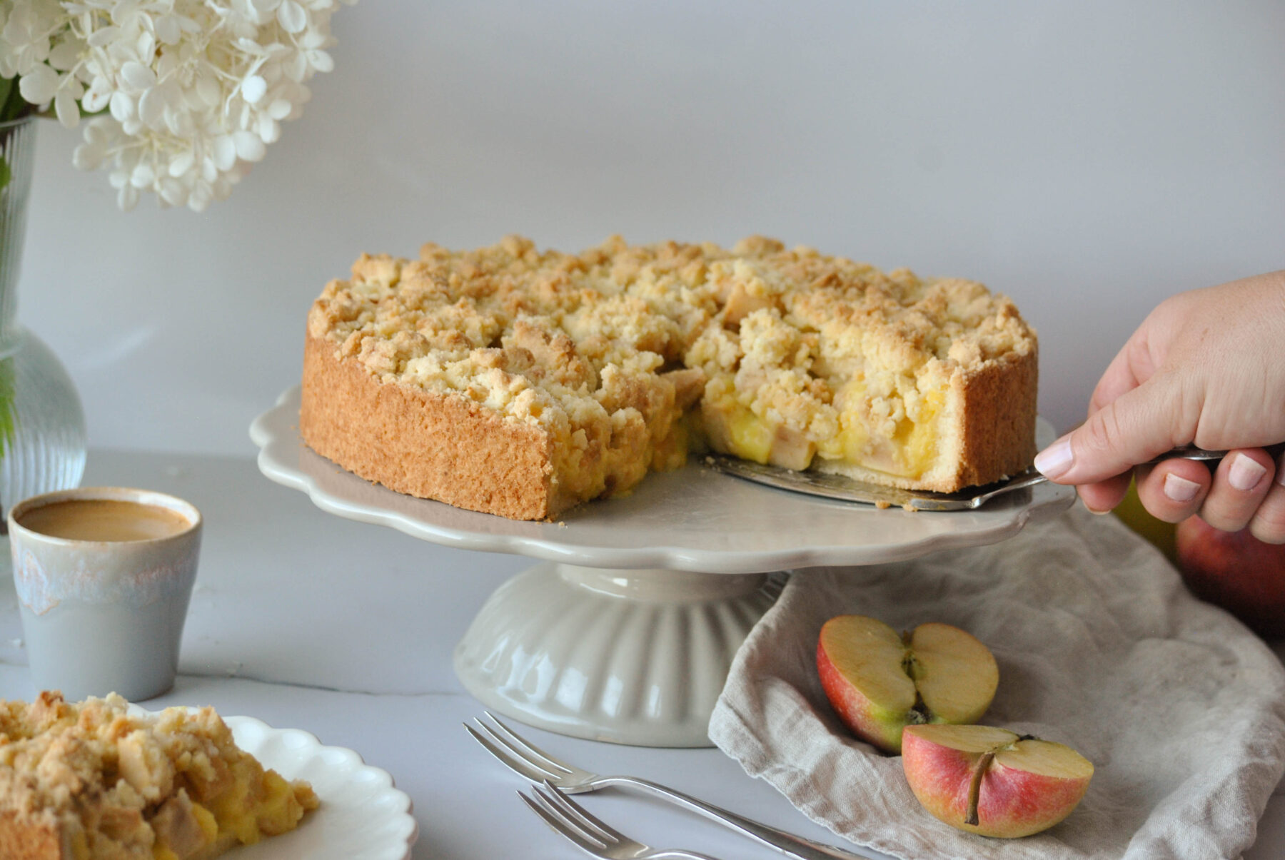 bester Apfelkuchen mit Pudding und Streusel