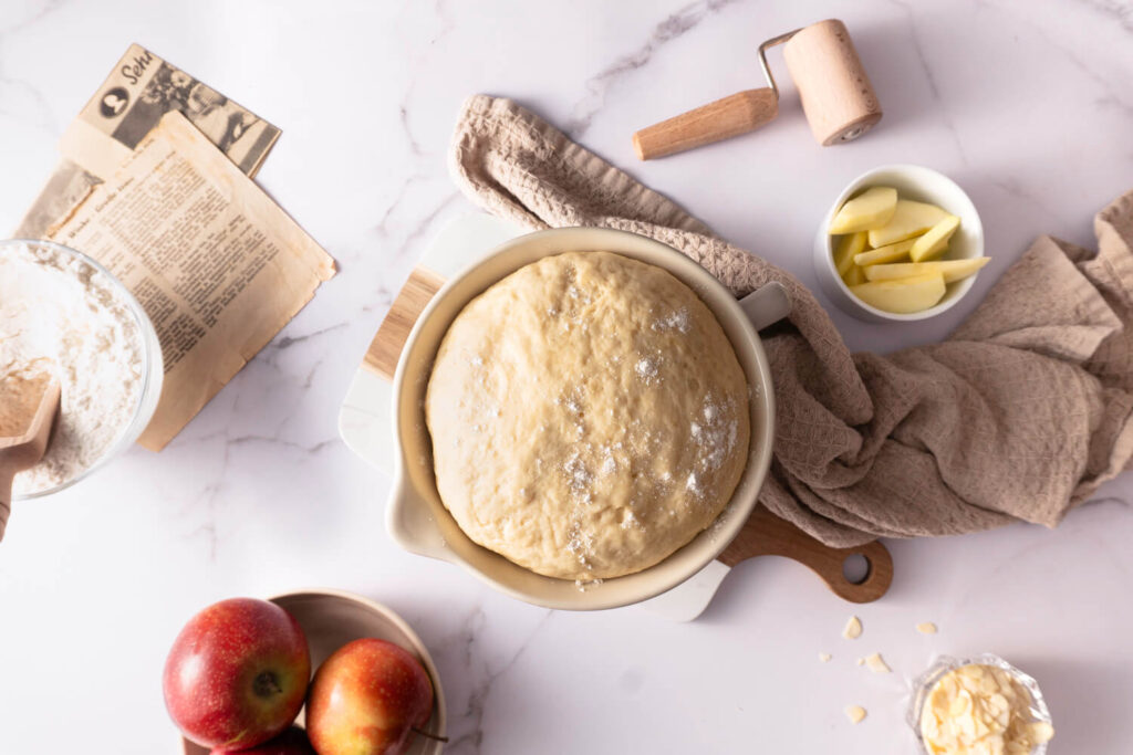 Apfelkuchen vom Blech mit Hefeteig - Zubereitung Hefeteig