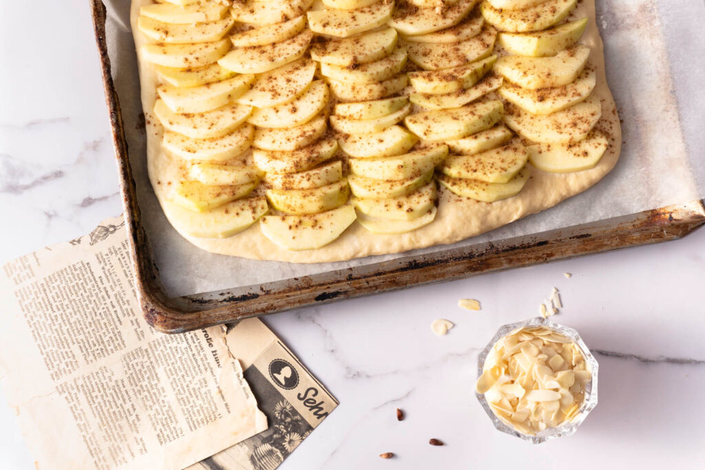 Apfelkuchen vom Blech mit Hefeteig - Zubereitung Hefeteig