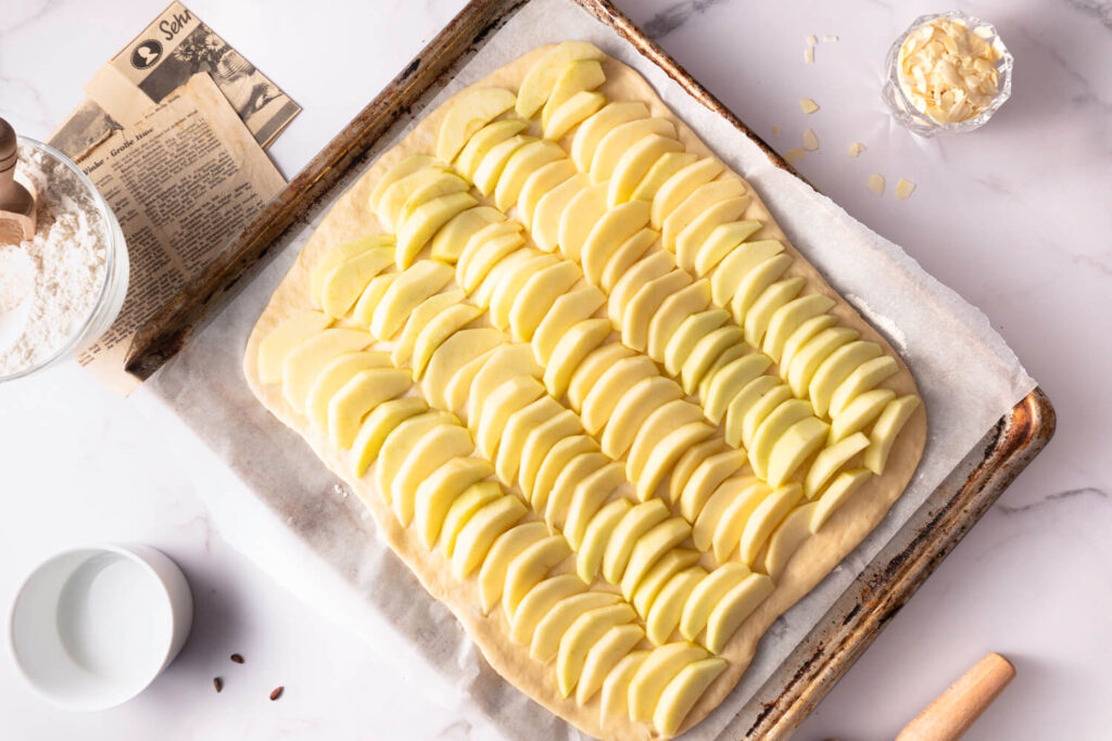 Apfelkuchen vom Blech mit Hefeteig - Zubereitung Hefeteig