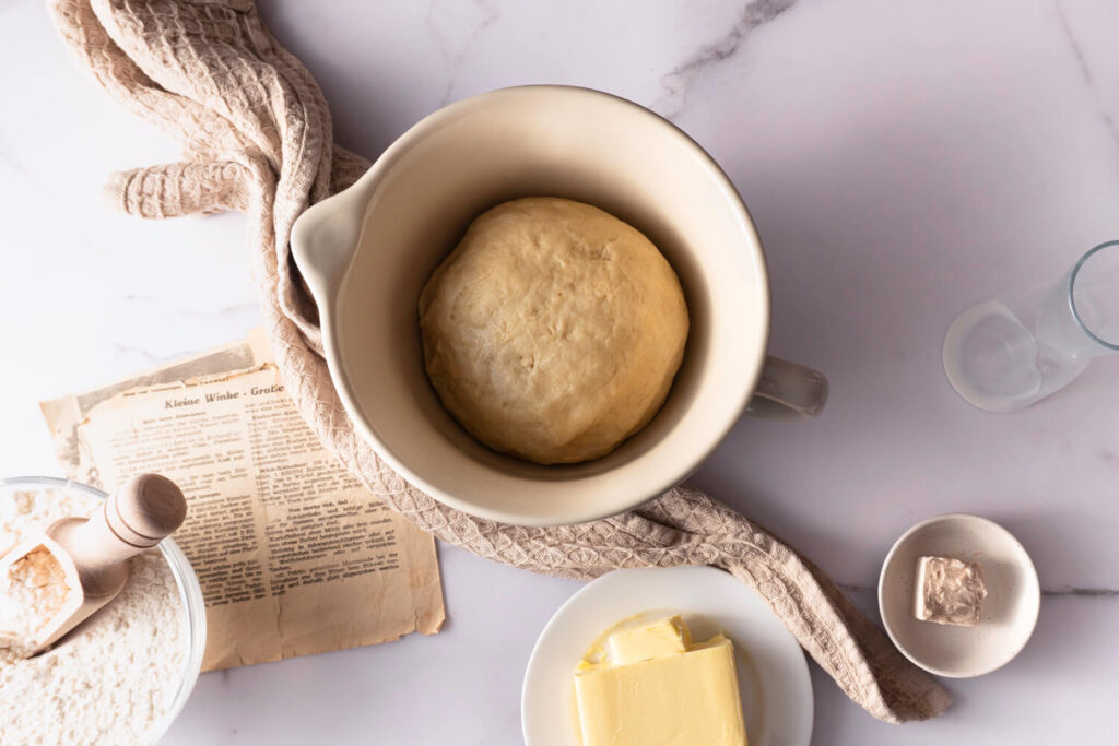 Apfelkuchen vom Blech mit Hefeteig - Zubereitung Hefeteig