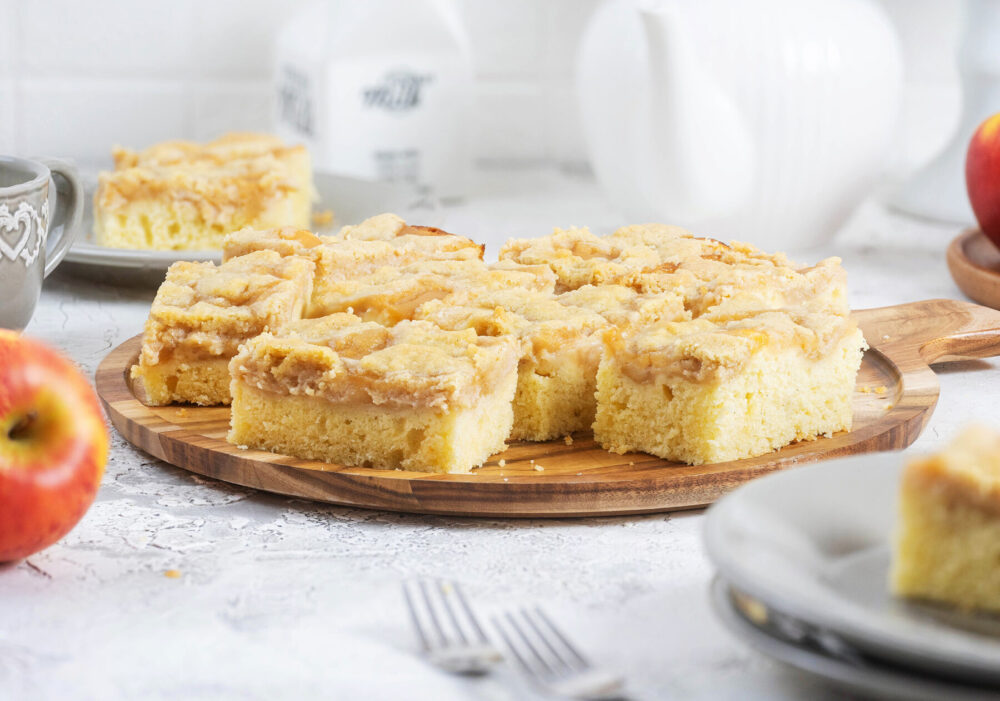 Saftiger Apfelmuskuchen mit Streusel vom Blech