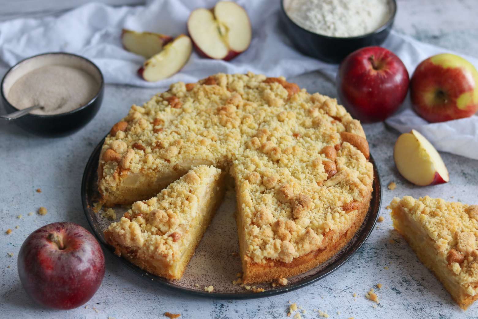 Apfelstreuselkuchen mit Rührteig