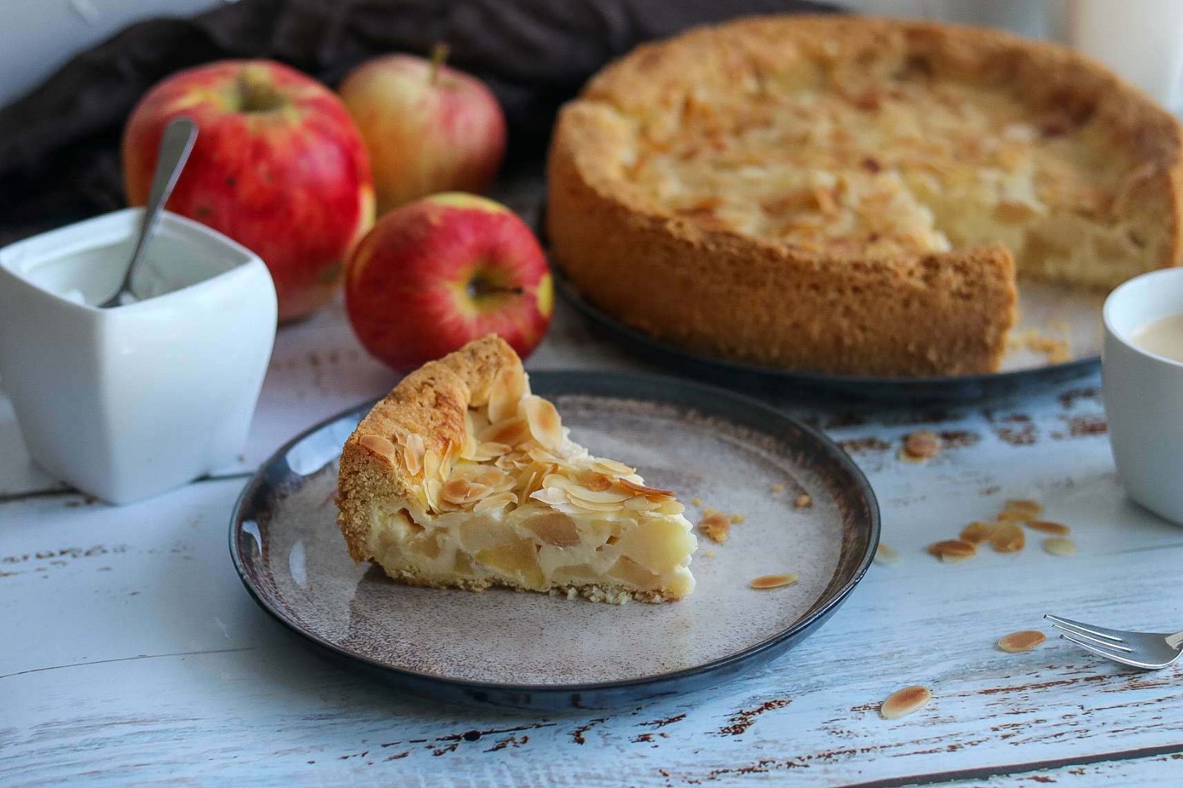 Wiener Apfelkuchen mit Sahneguss aus der Springform