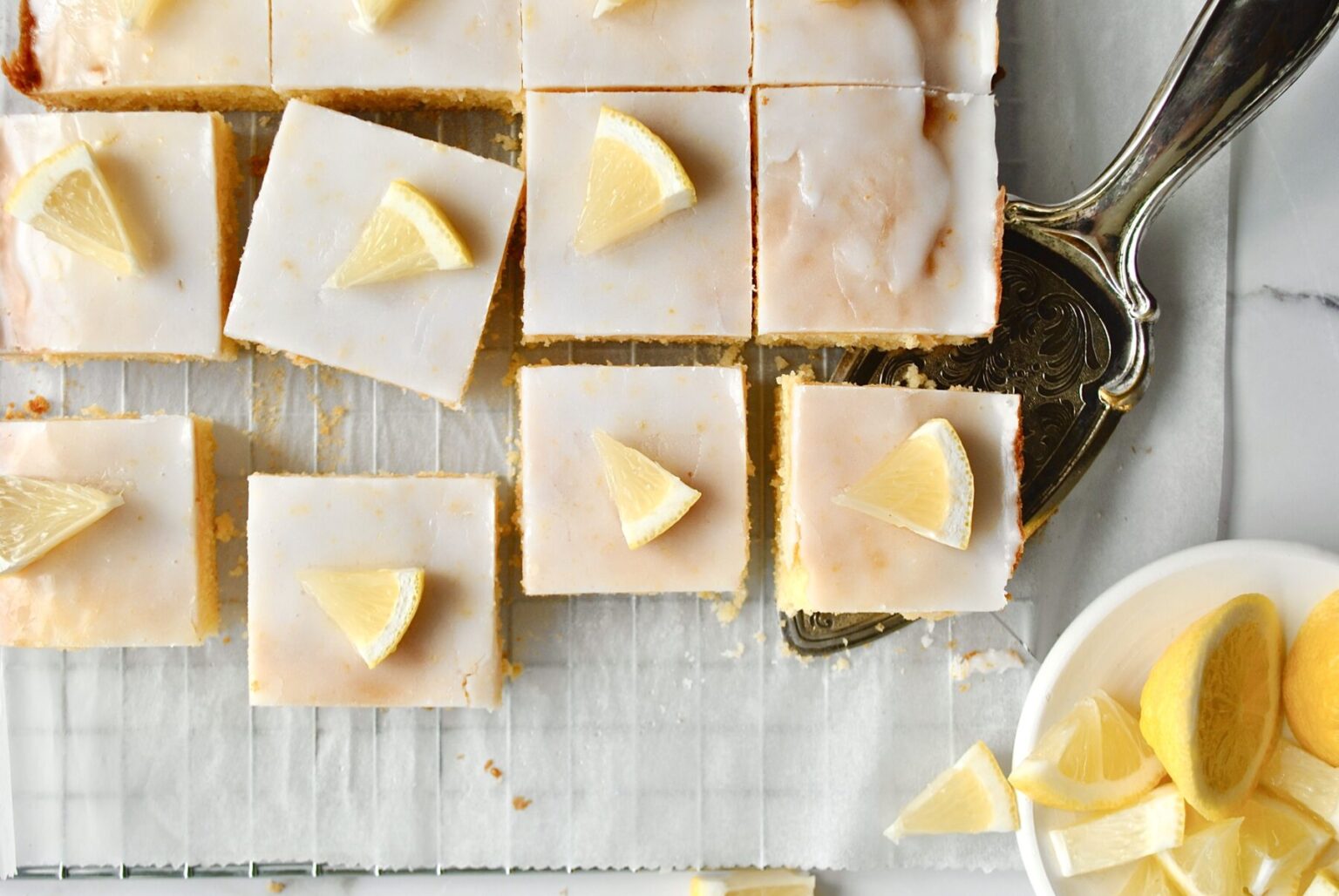 saftige Zitronen Brownies Rezept - Zitronenschnitten