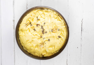 Einfacher Bratapfelkuchen - Füllung auf Boden
