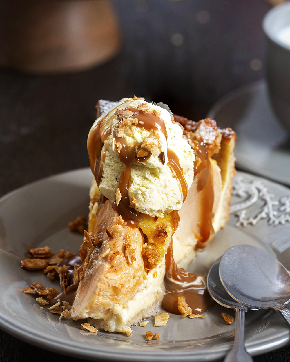 Bratapfelkuchen mit ganzen Äpfeln