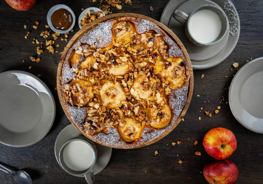 Bratapfelkuchen mit ganzen Äpfeln