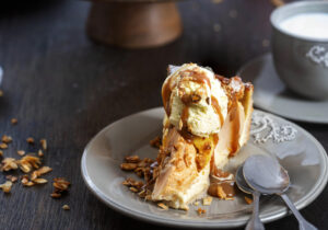 Bratapfelkuchen mit ganzen Äpfeln