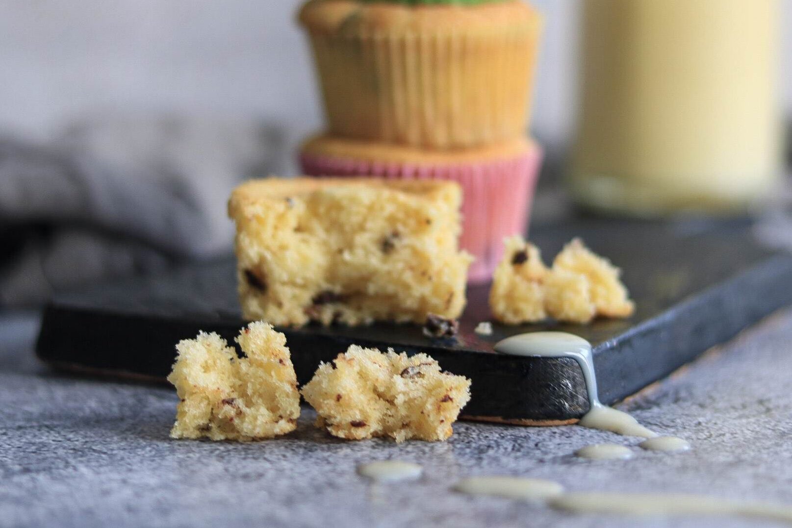 Eierlikör Muffins mit Schokostücken