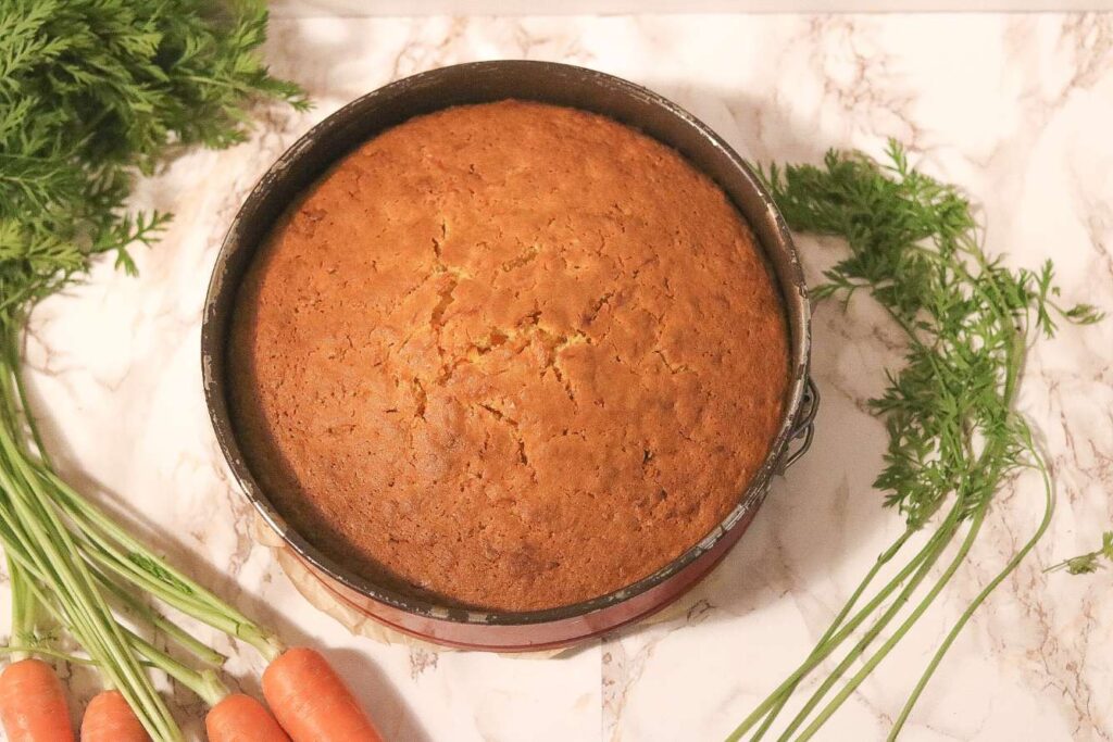 Gebackener veganer Möhrenkuchen
