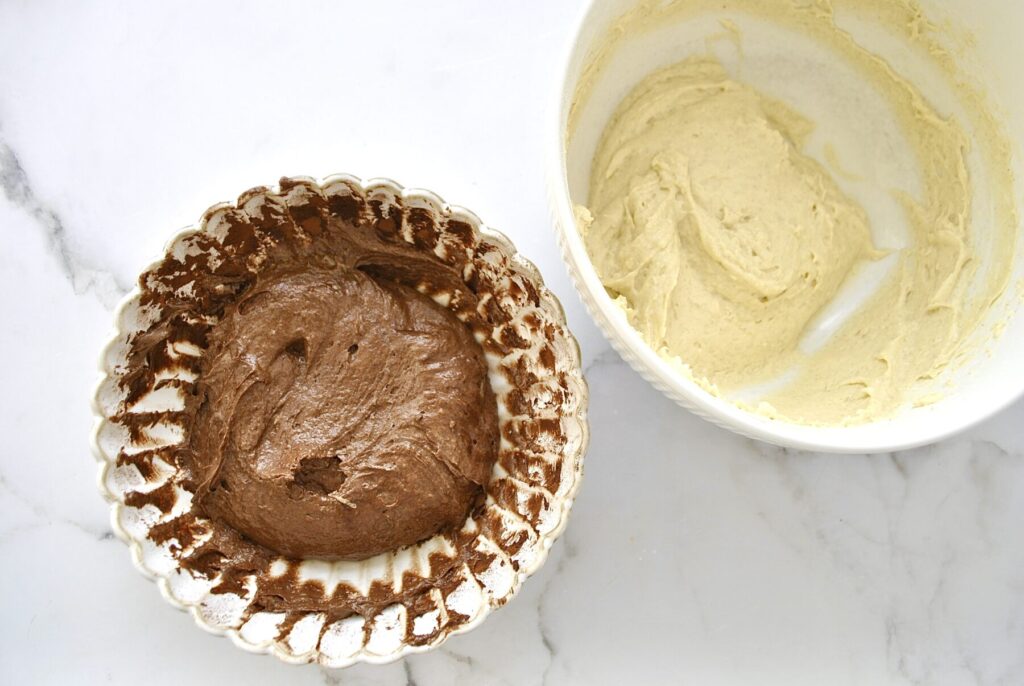 heller und dunkler Teig für Marmor Muffins