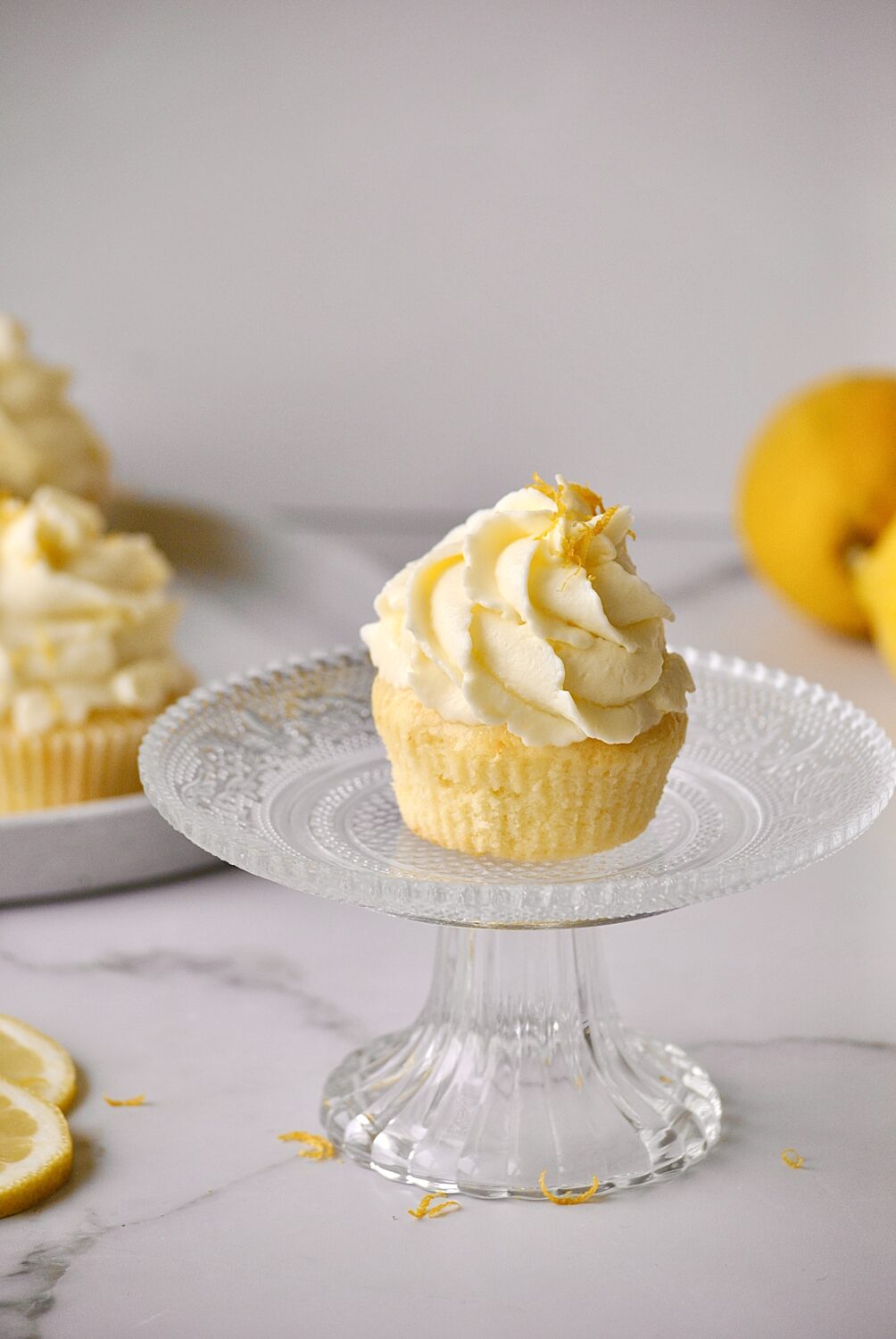 erfrischende Zitronen Cupcakes mit Frischkäse Frosting