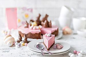 Ostertorte mit Beeren