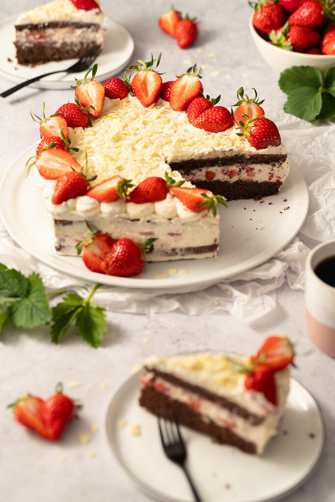 Muttertagskuchen Herz mit Erdbeeren