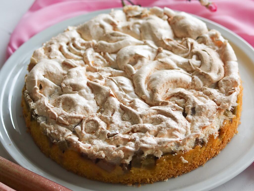 Rhabarberkuchen mit Baiser nach Omas Rezept