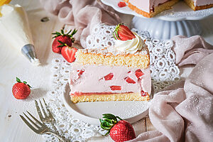 Erdbeer Torte mit Sahne