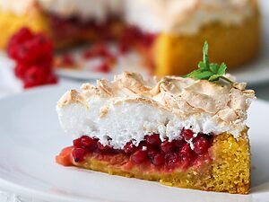 saftiger Johannisbeerkuchen mit Baiser