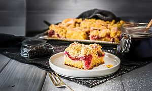 Zwetschgenkuchen mit Streusel vom Blech