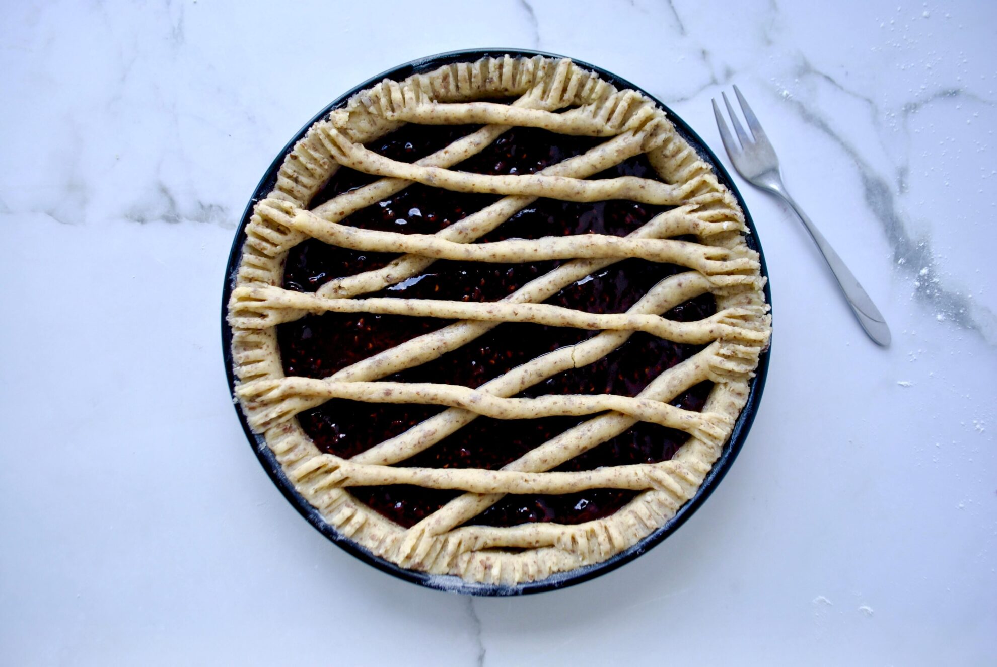 Rand mit Gabel andrücken für Linzertorte