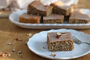 Nusskuchen mit Zimtglasur