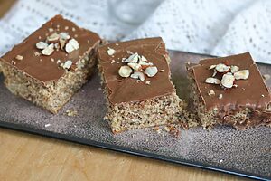 Saftiger Nusskuchen vom Blech