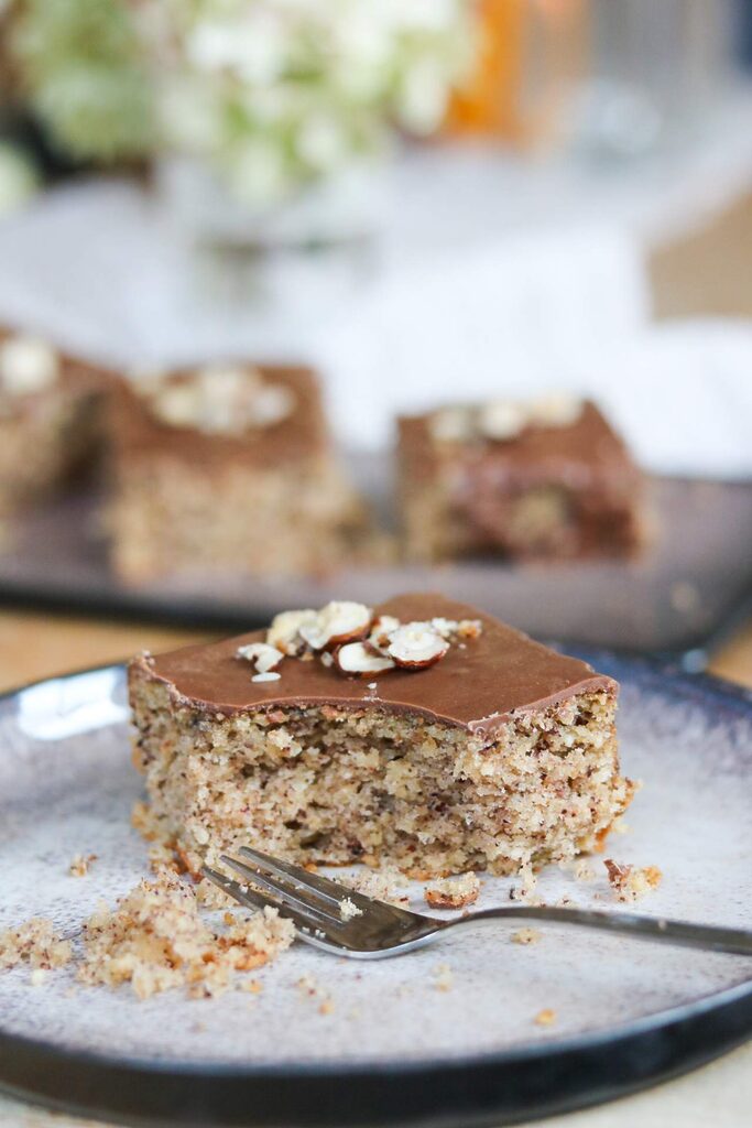 Saftiger Nusskuchen vom Blech