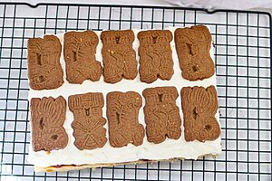 Spekulatiuskuchen mit Kirschen