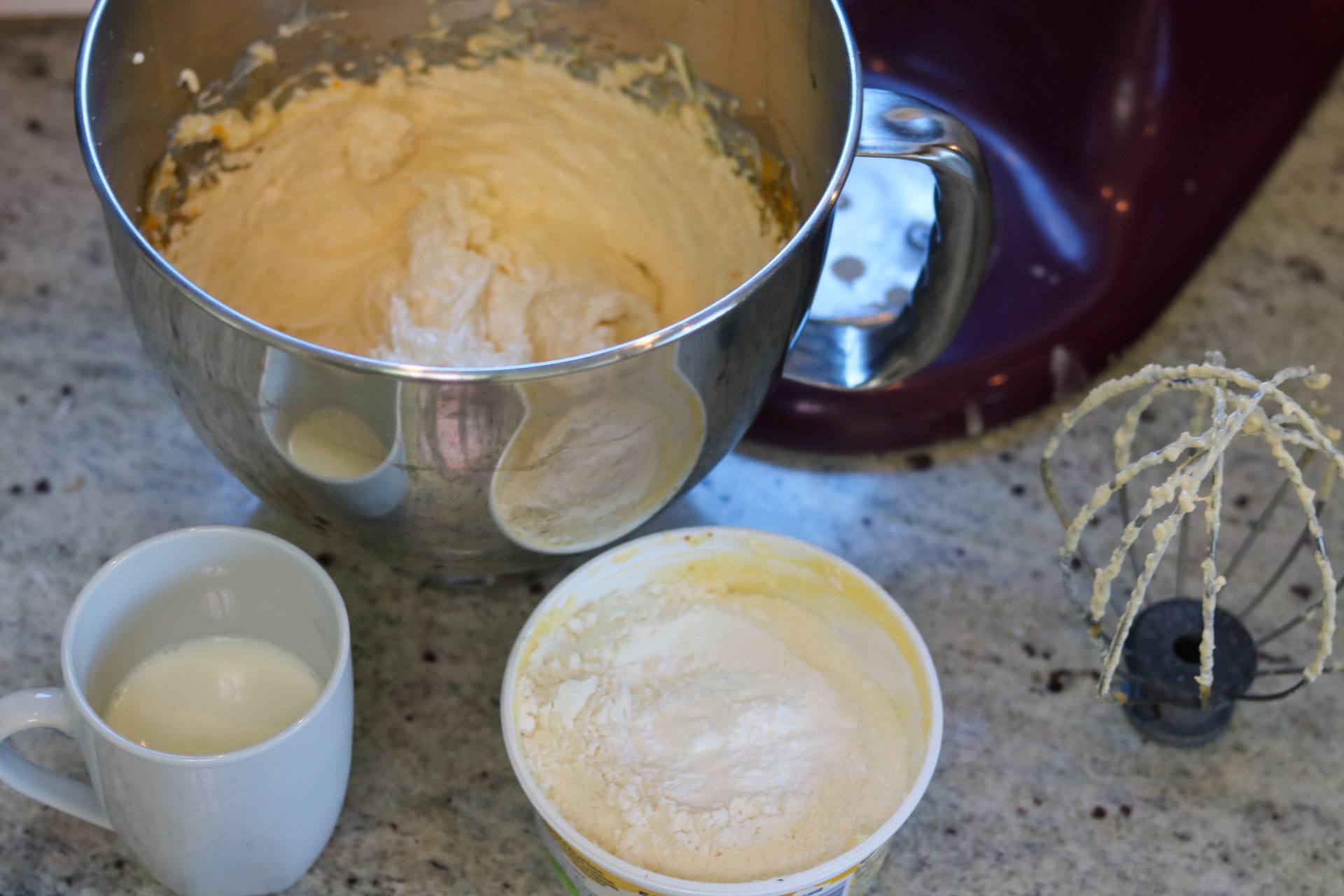 Teig zubereiten Nusskuchen mit Nussglasur
