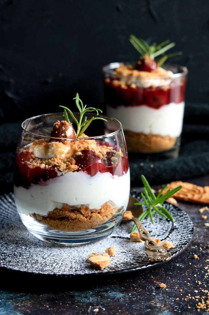 Spekulatius Dessert mit Kirschen