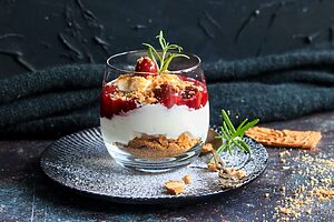 Spekulatius Dessert mit Kirschen