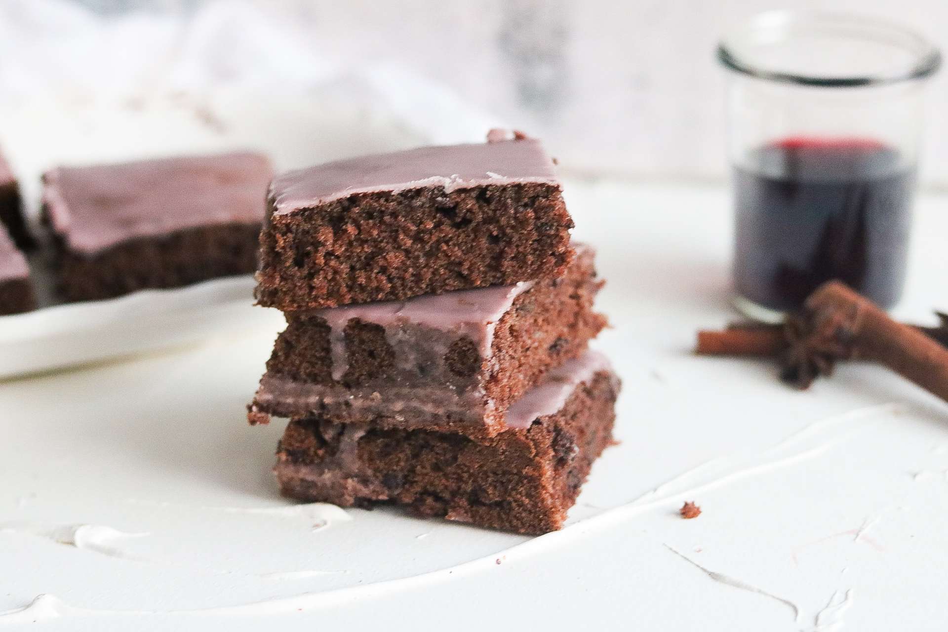 Saftige Glühweinschnitten vom Blech - Einfach Kuchen Saftige Glühweinschnitten vom Blech - Einfach Kuchen