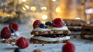 Spekulatius Sandwich mit Glühbeeren