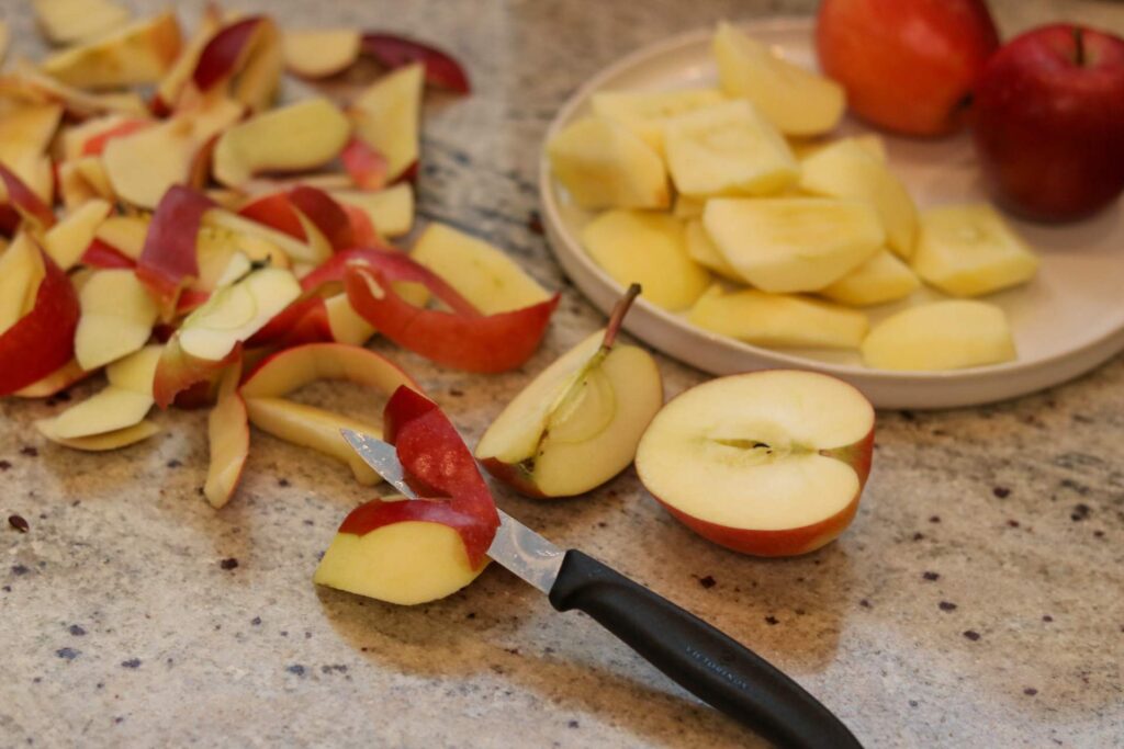 Äpfel für den Streuselkuchen