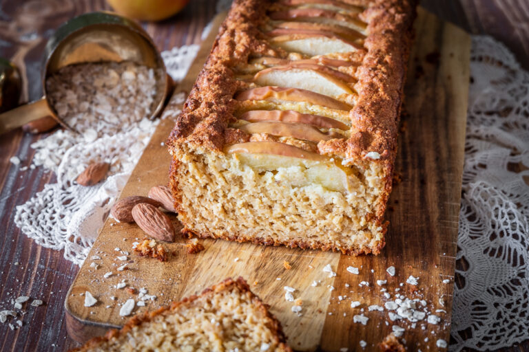 Saftiger Apfel Haferflocken Kuchen