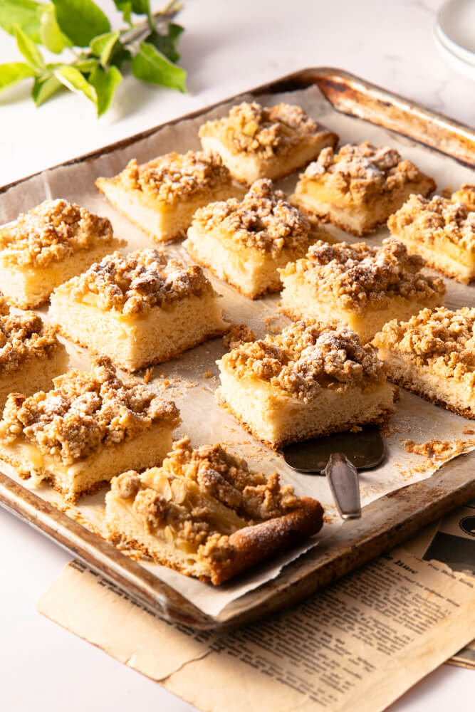 Hefeteig Apfelkuchen mit Streusel vom Blech