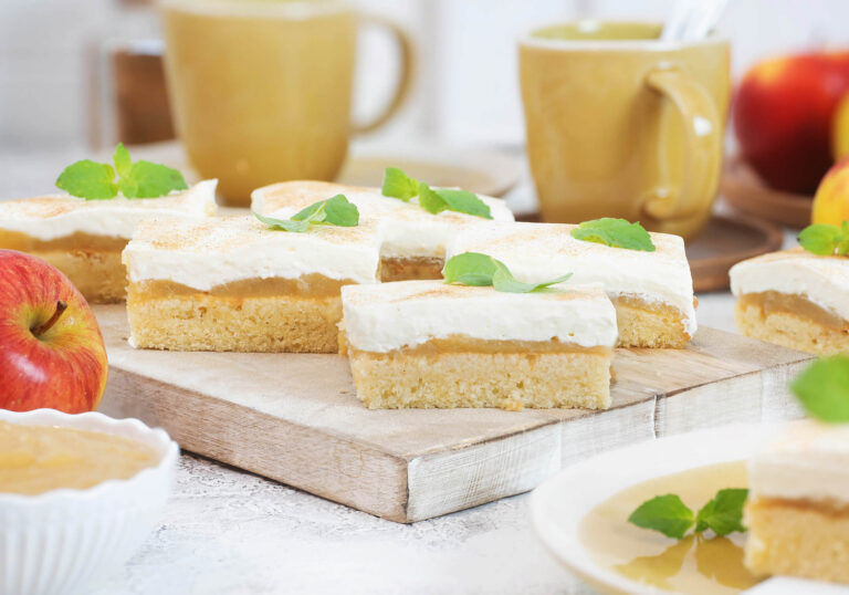 Schneller Apfelmuskuchen mit Schmand vom Blech