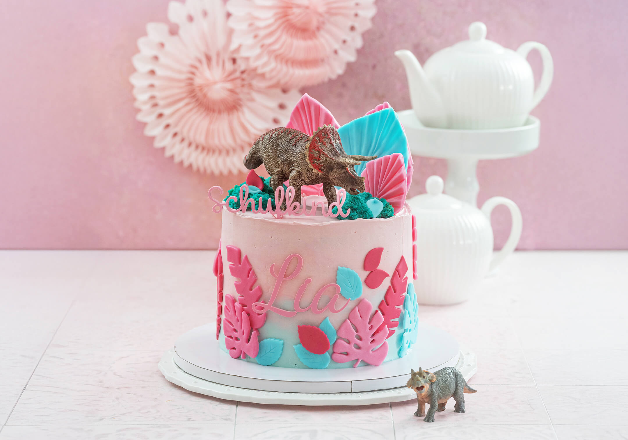 Dino-Torte als Einschulungstorte für Mädchen