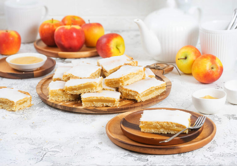 Gedeckter Apfelmuskuchen vom Blech in 7 Schritten ganz einfach selbst backen