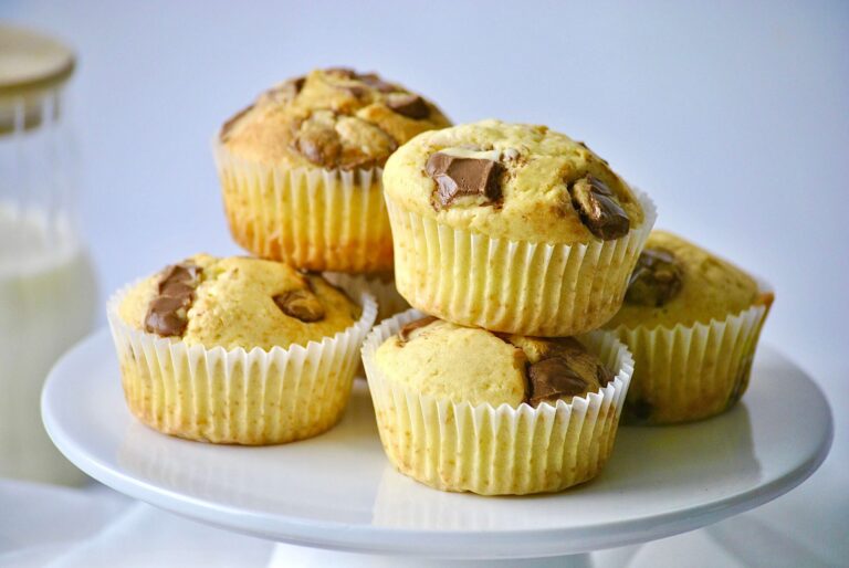 Kinderschokolade Muffins einfach und fluffig