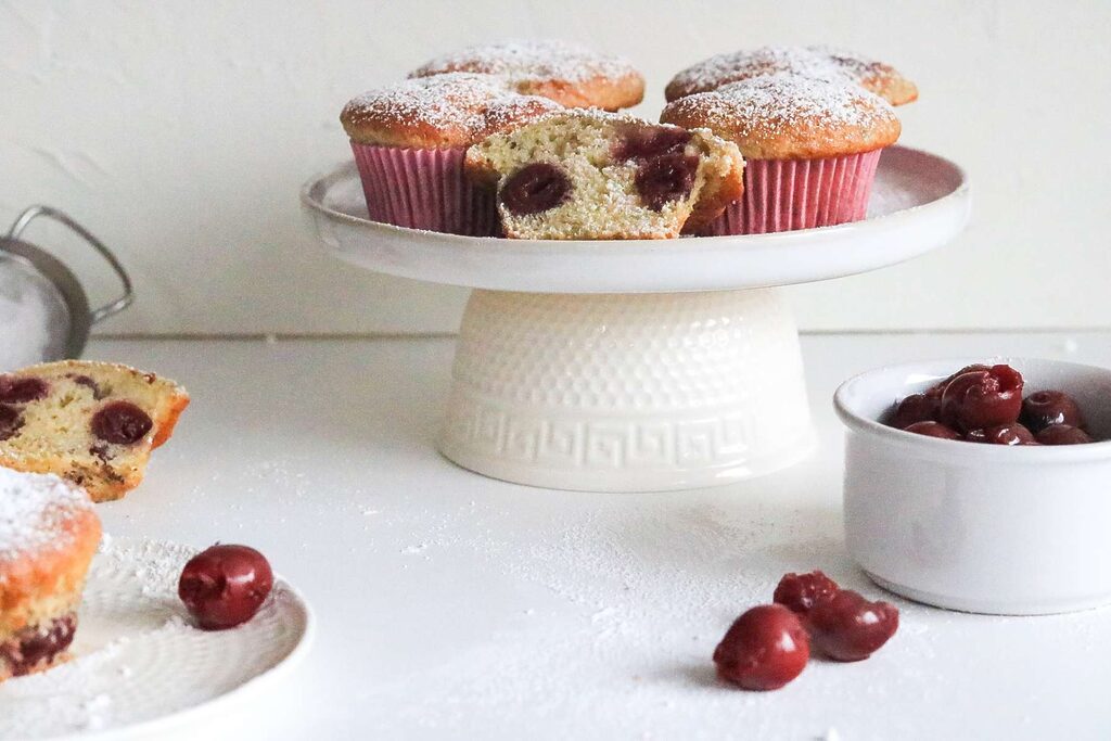 schnelle Muffins mit Kirschen