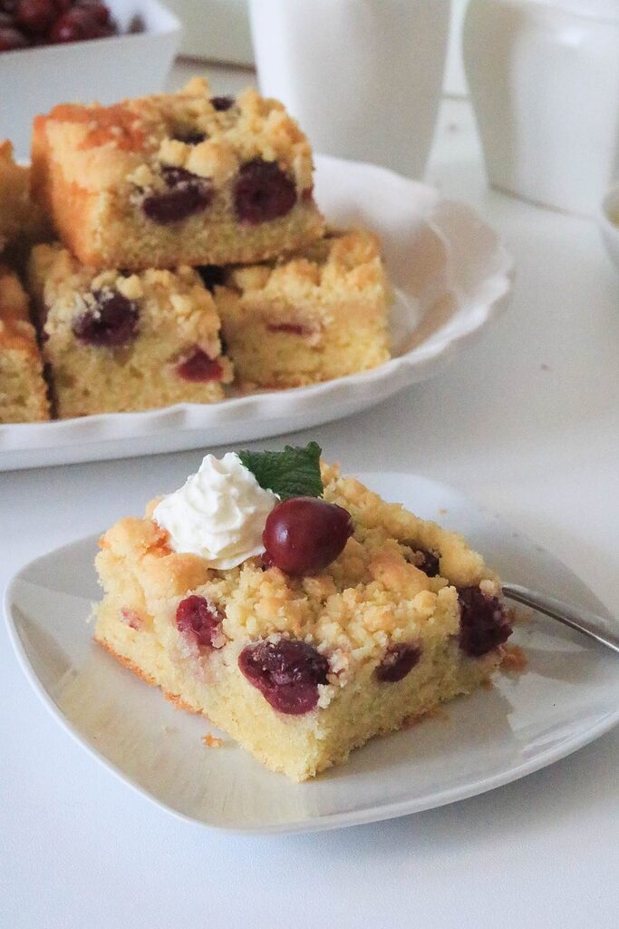 bester Streuselkuchen mit Kirschen