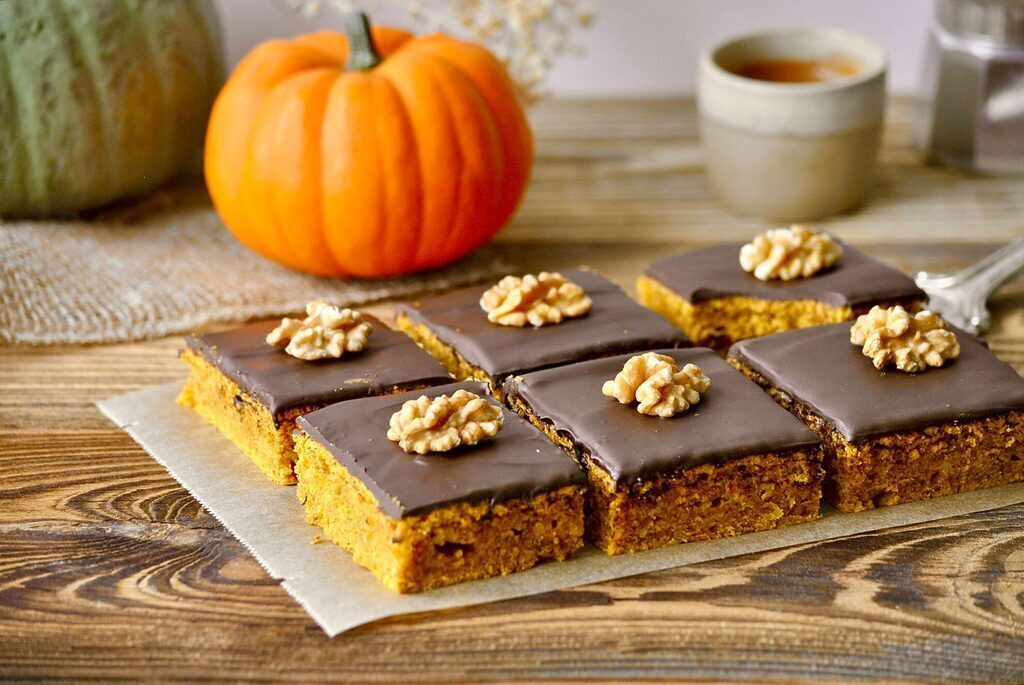 Kürbiskuchen vom Blech mit Schokoglasur