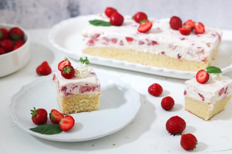 Limokuchen mit Erdbeeren vom Blech