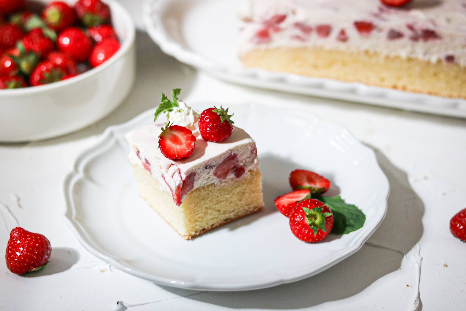 Limokuchen mit Erdbeeren