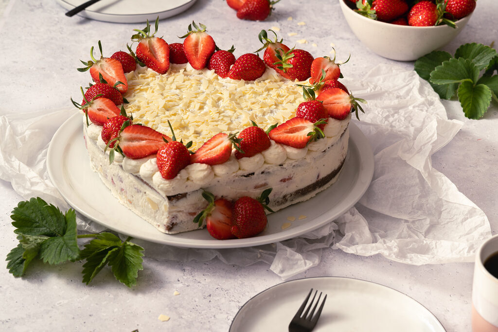 Muttertagskuchen Herz mit Erdbeeren