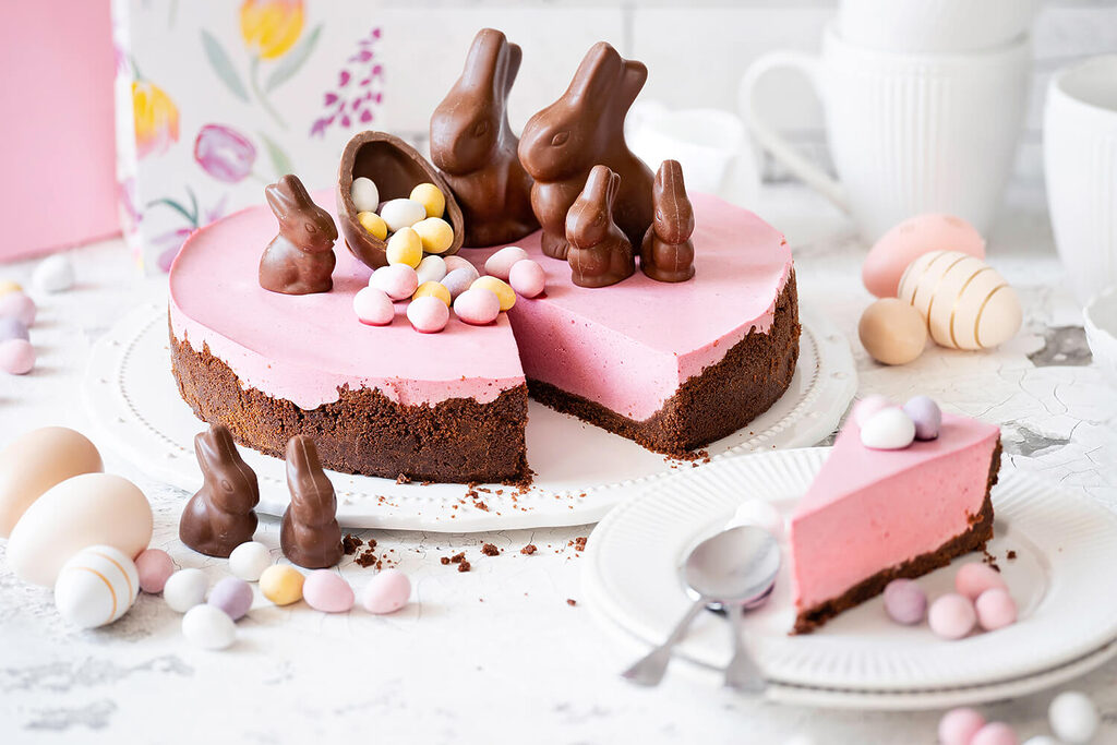 Ostertorte mit Beeren