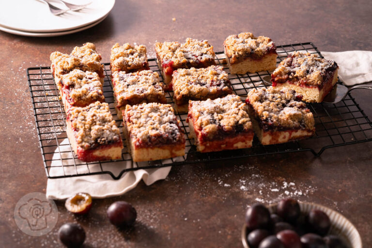 Zwetschgendatschi mit Hefeteig und Streusel – der Klassiker schlechthin