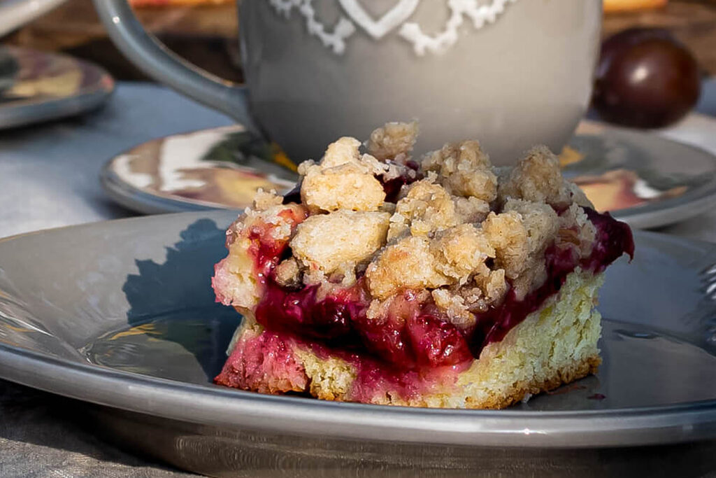 Pflaumenkuchen mit Hefeteig